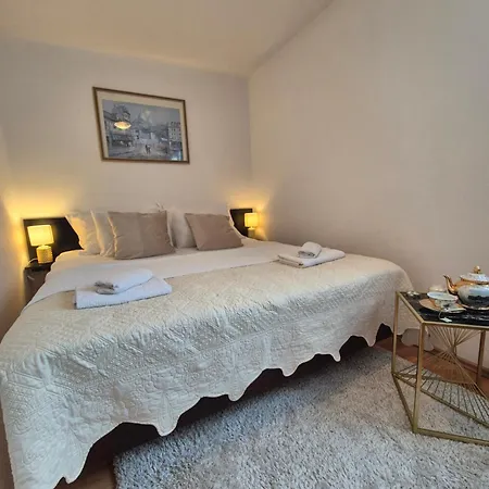 Apartman Lara * Postira